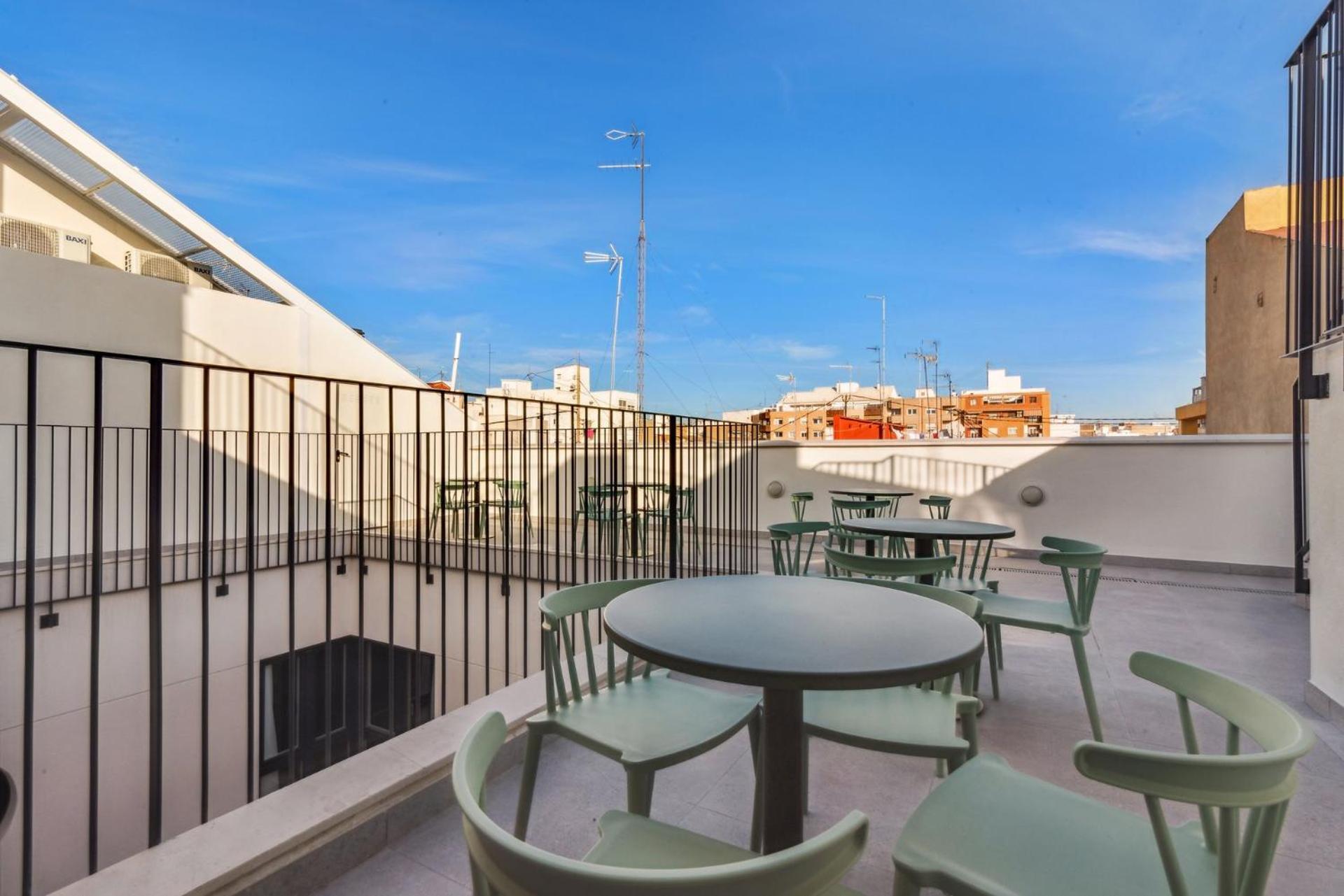 Limehome Valencia Carrer Del Pare Palau I Quer Exteriör bild