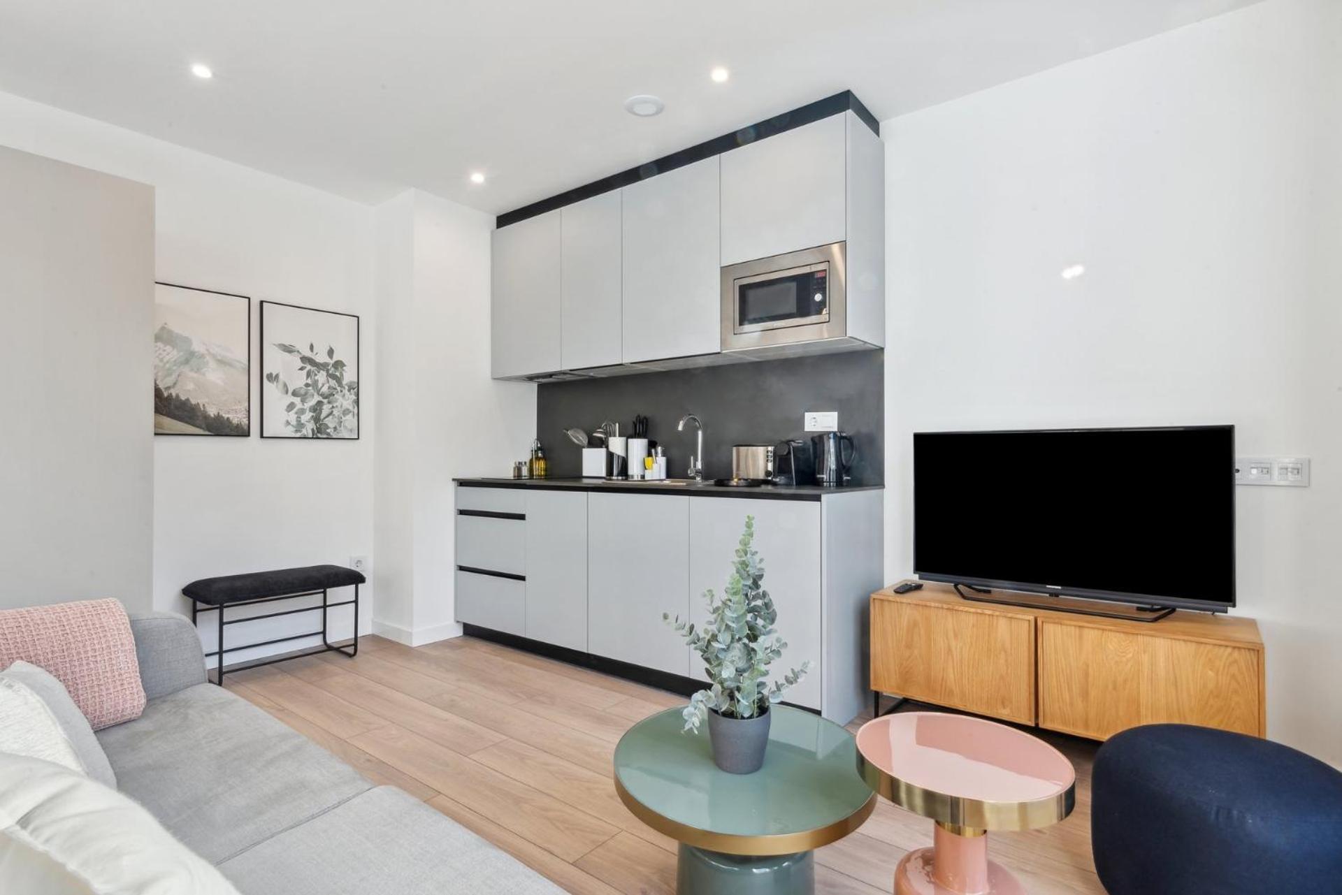 Limehome Valencia Carrer Del Pare Palau I Quer Exteriör bild