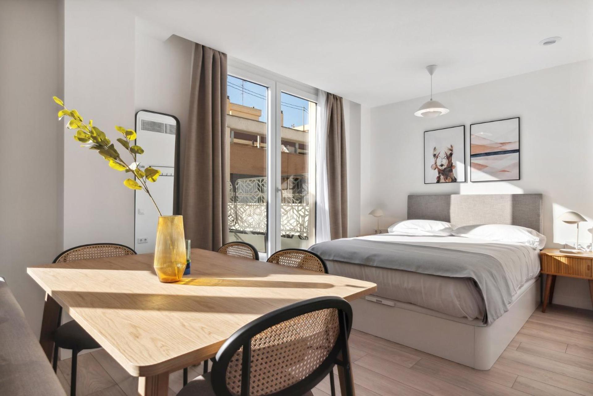 Limehome Valencia Carrer Del Pare Palau I Quer Exteriör bild