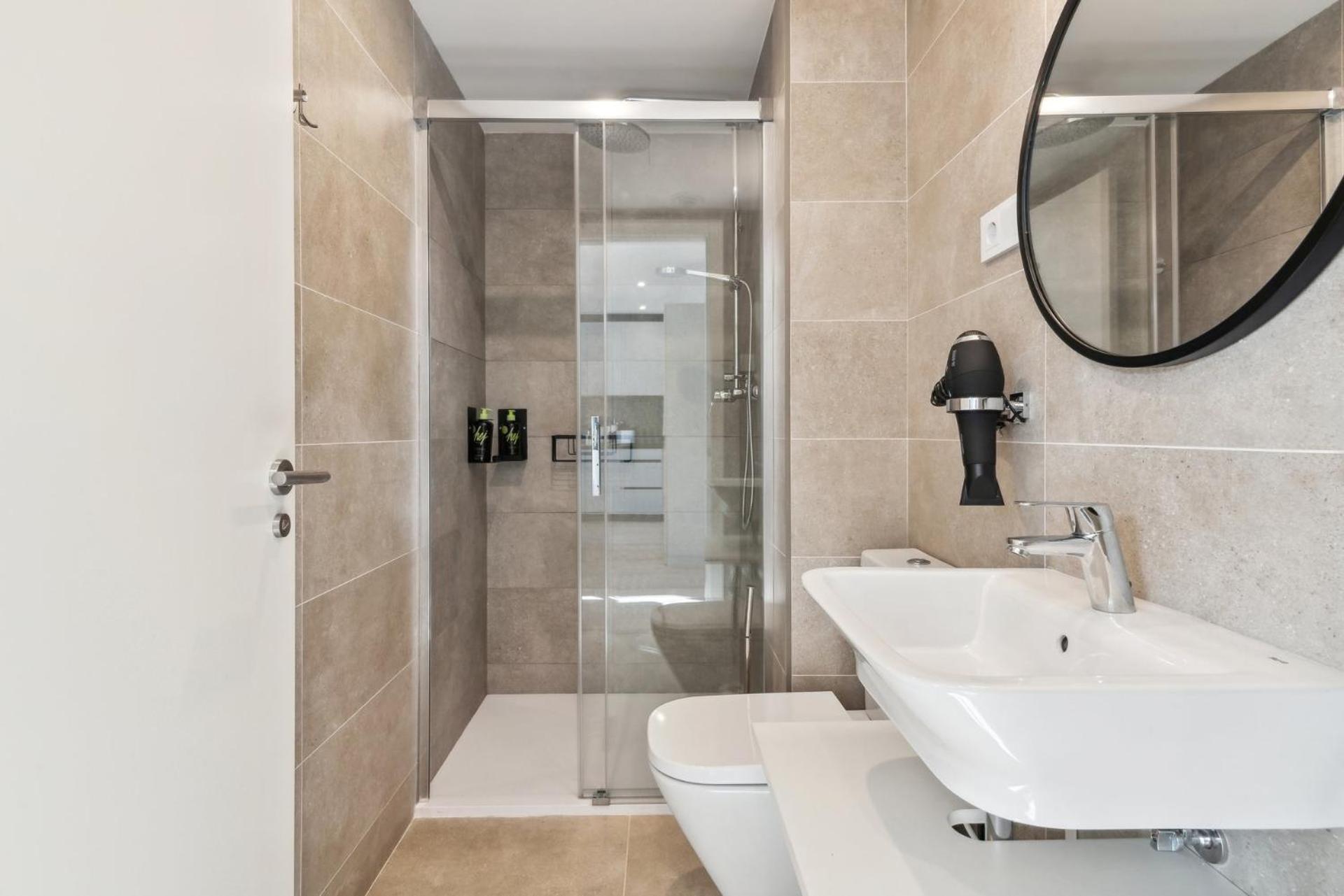 Limehome Valencia Carrer Del Pare Palau I Quer Exteriör bild