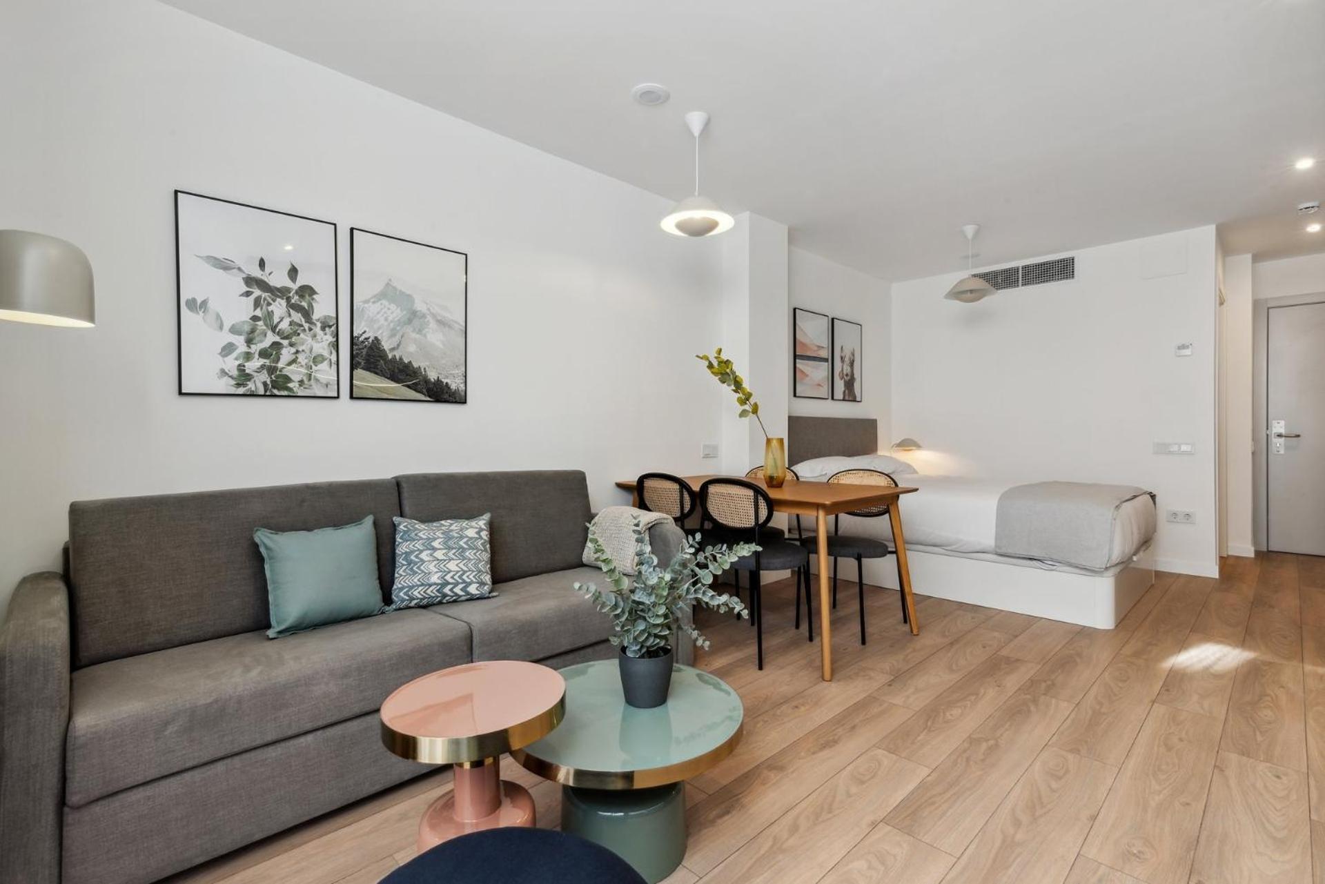 Limehome Valencia Carrer Del Pare Palau I Quer Exteriör bild