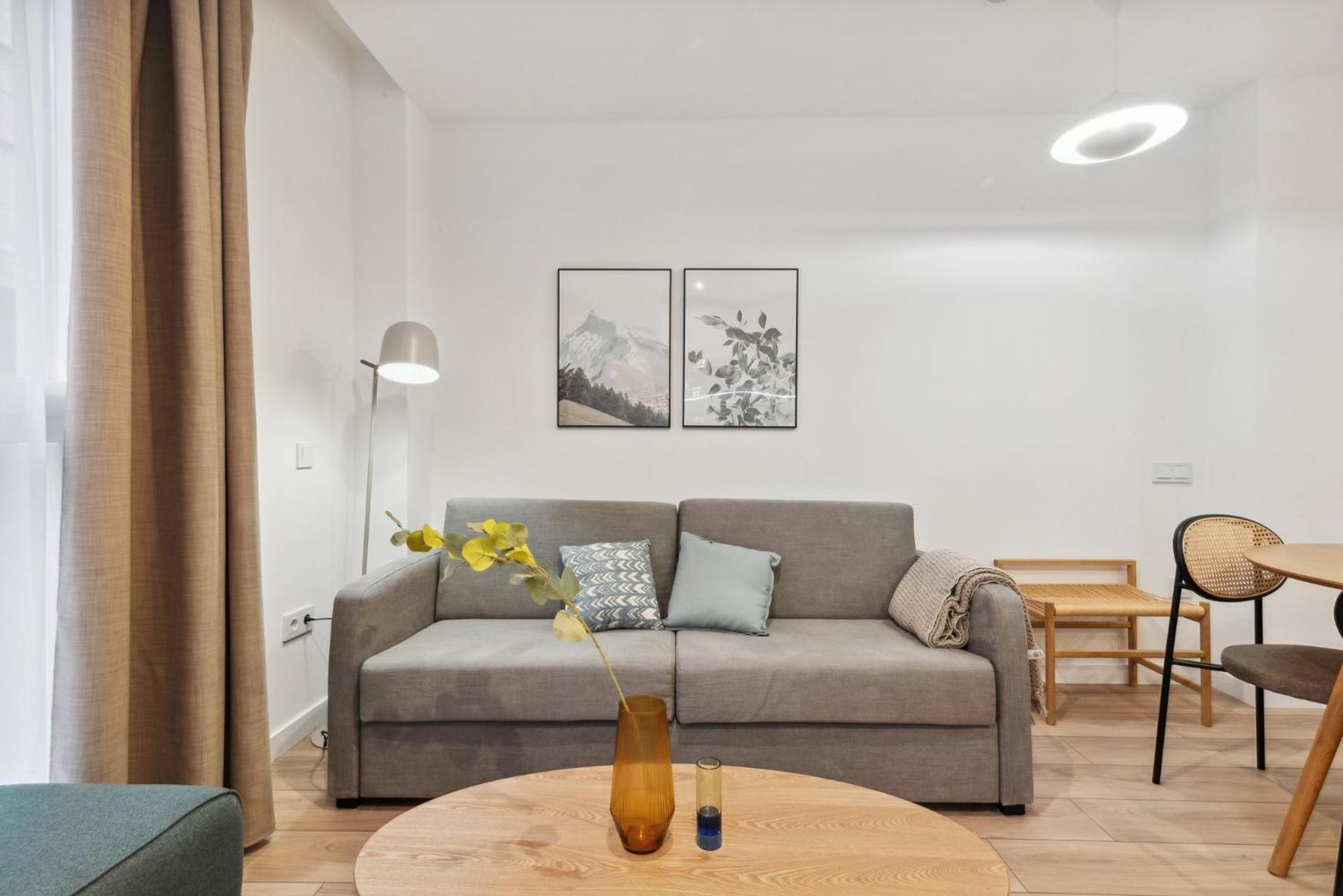 Limehome Valencia Carrer Del Pare Palau I Quer Exteriör bild