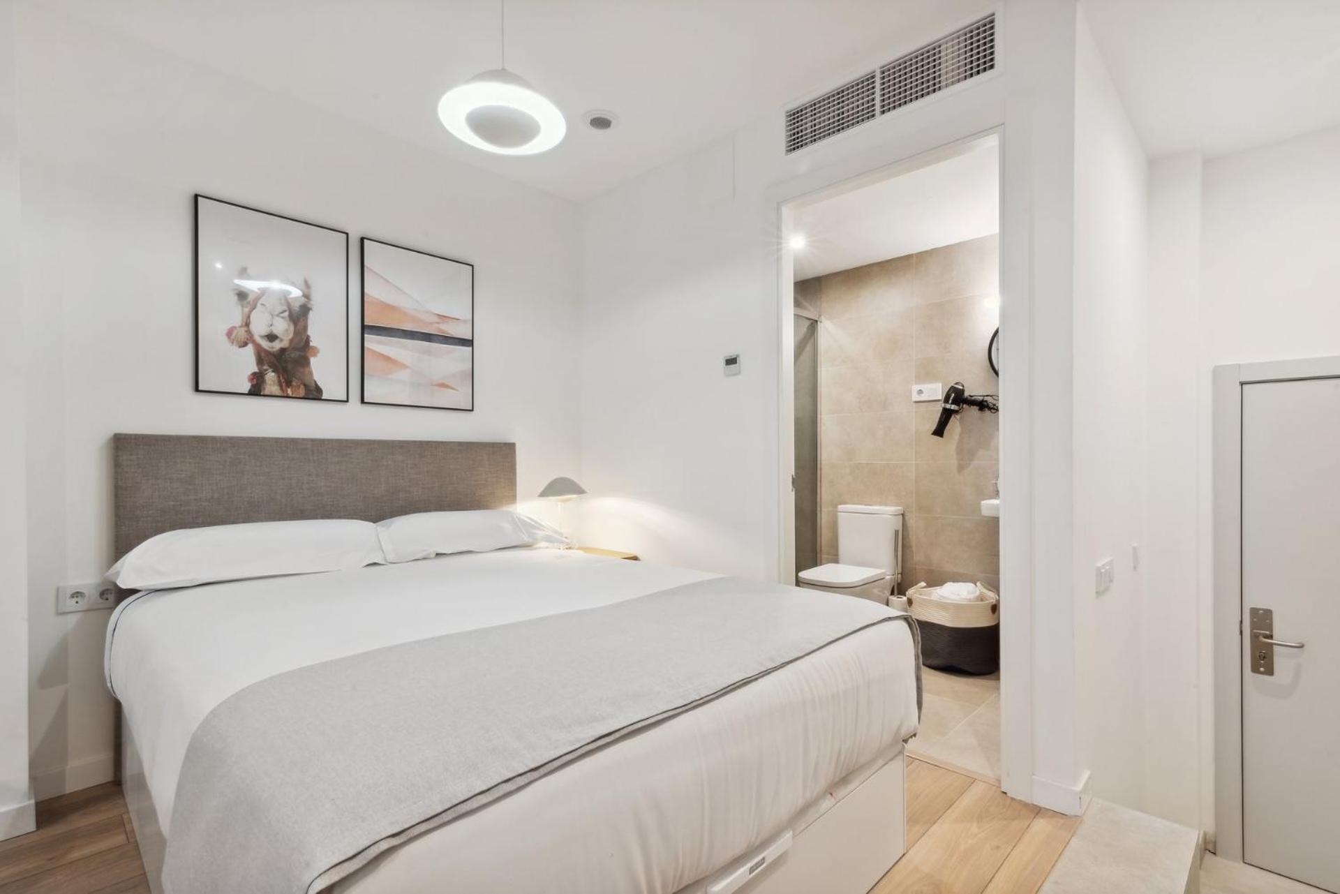 Limehome Valencia Carrer Del Pare Palau I Quer Exteriör bild