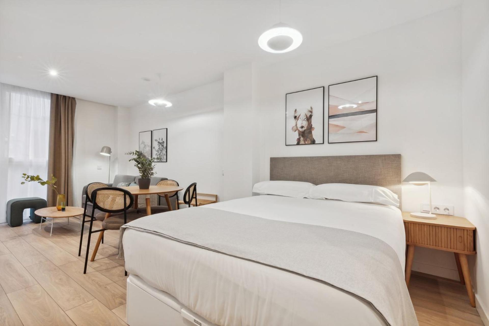 Limehome Valencia Carrer Del Pare Palau I Quer Exteriör bild