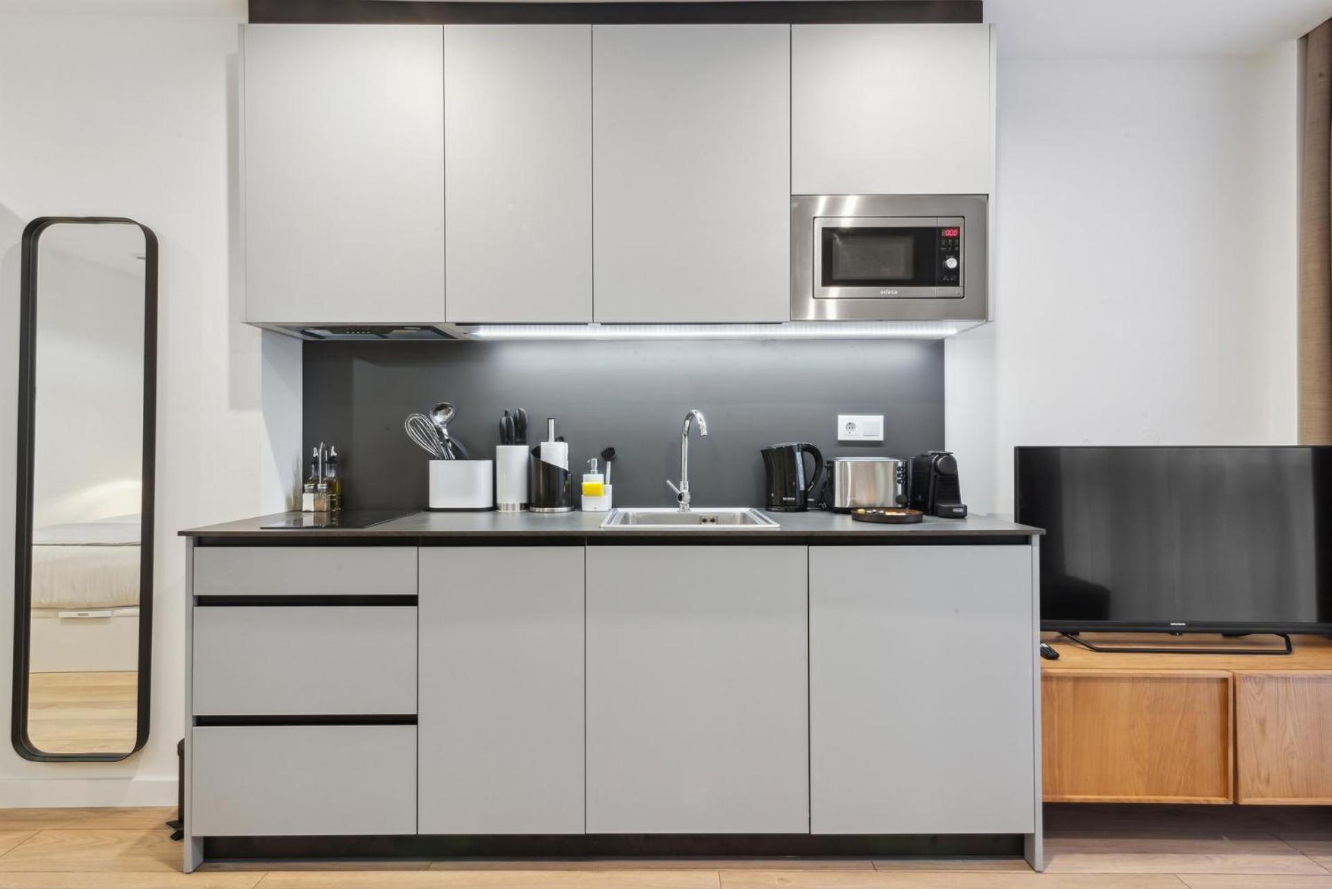 Limehome Valencia Carrer Del Pare Palau I Quer Exteriör bild