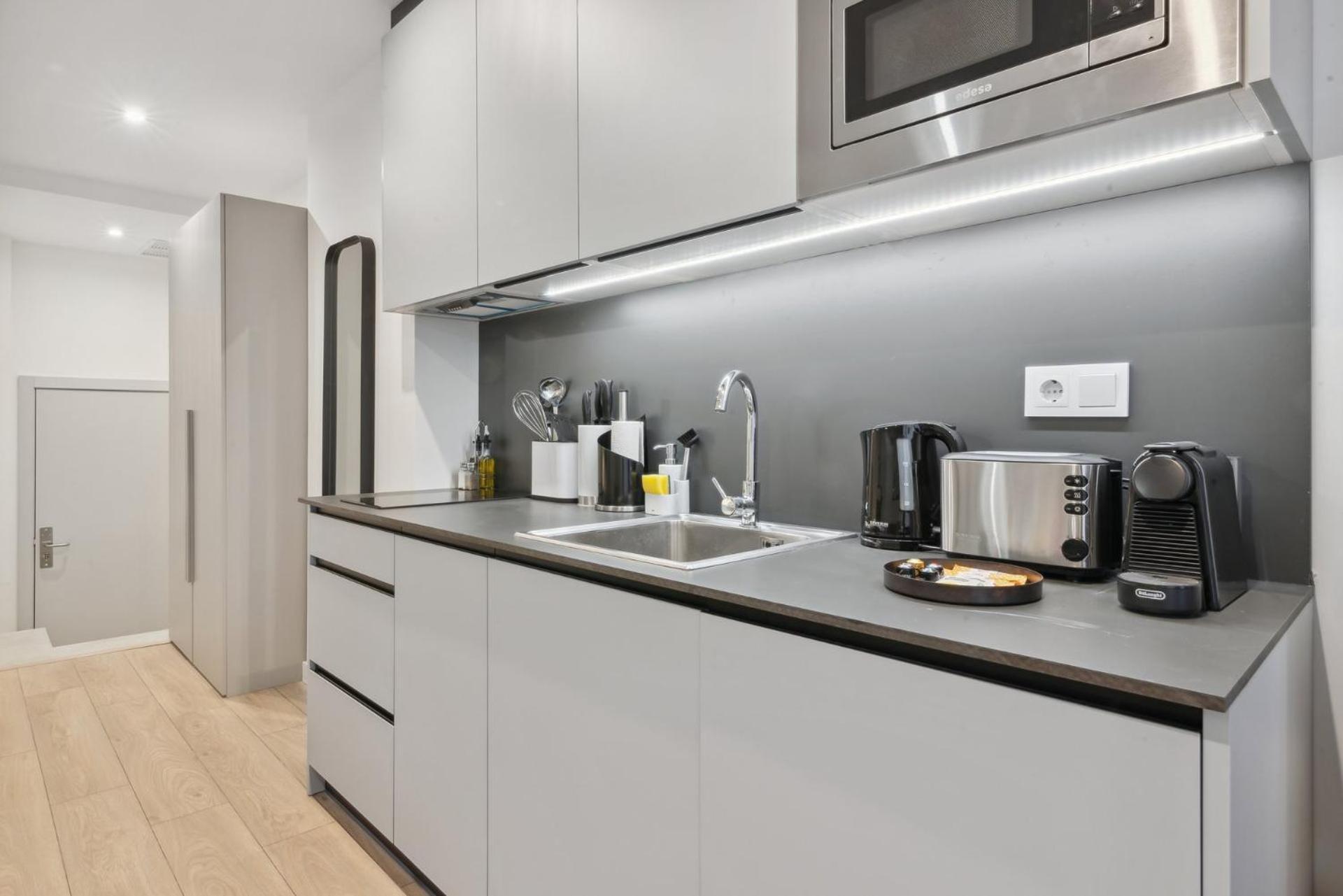 Limehome Valencia Carrer Del Pare Palau I Quer Exteriör bild