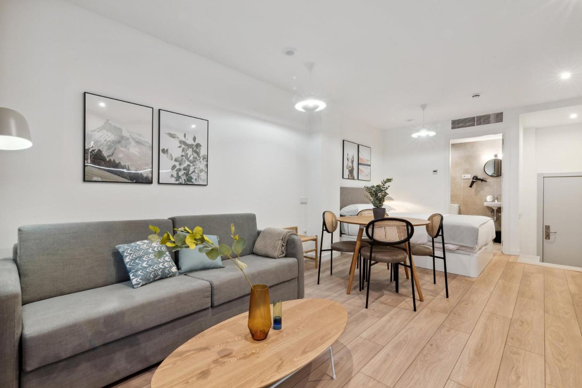 Limehome Valencia Carrer Del Pare Palau I Quer Exteriör bild