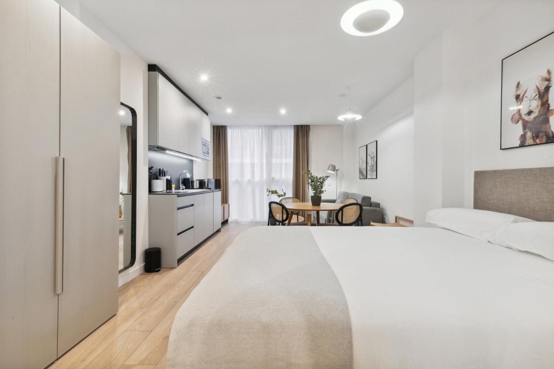 Limehome Valencia Carrer Del Pare Palau I Quer Exteriör bild