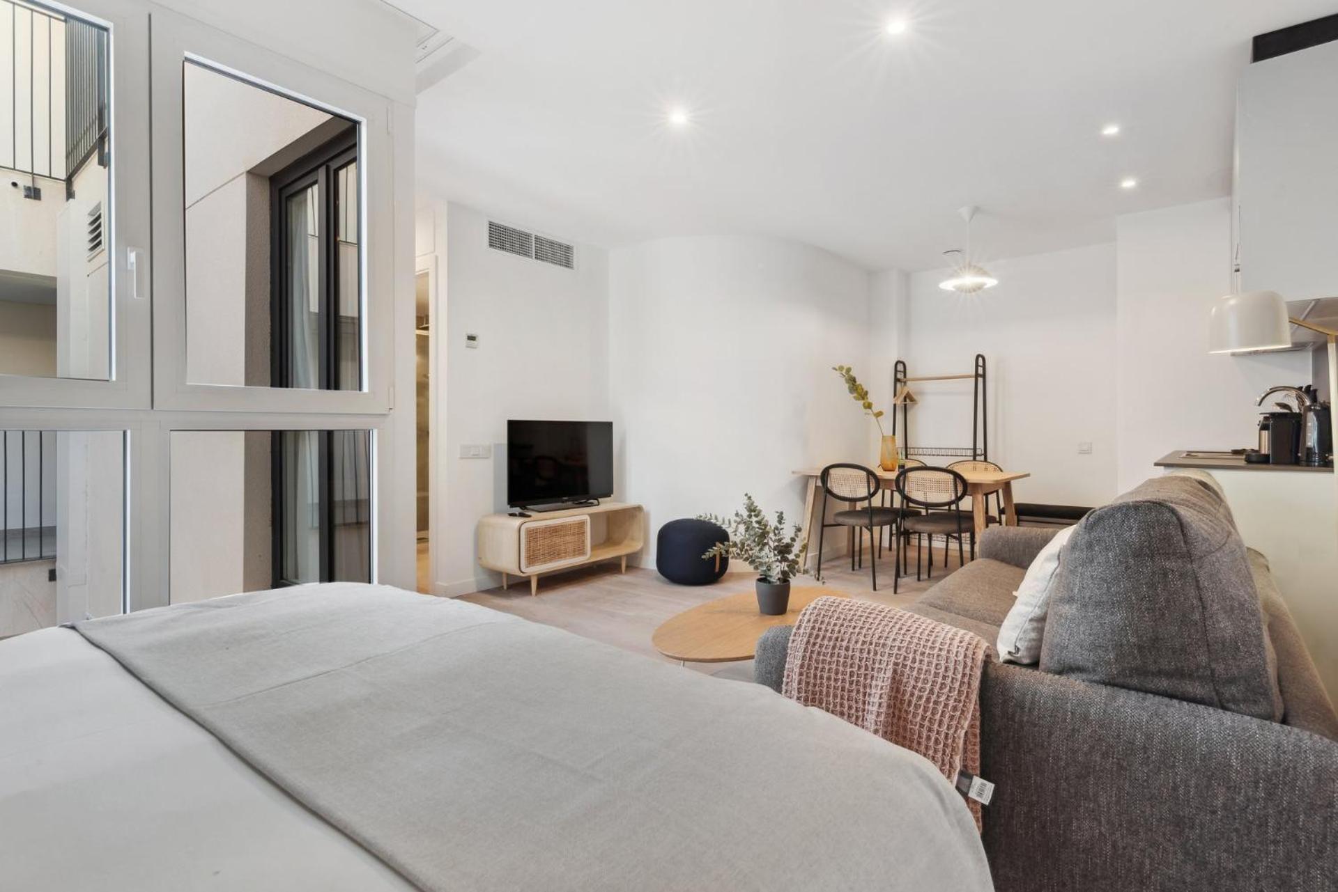 Limehome Valencia Carrer Del Pare Palau I Quer Exteriör bild