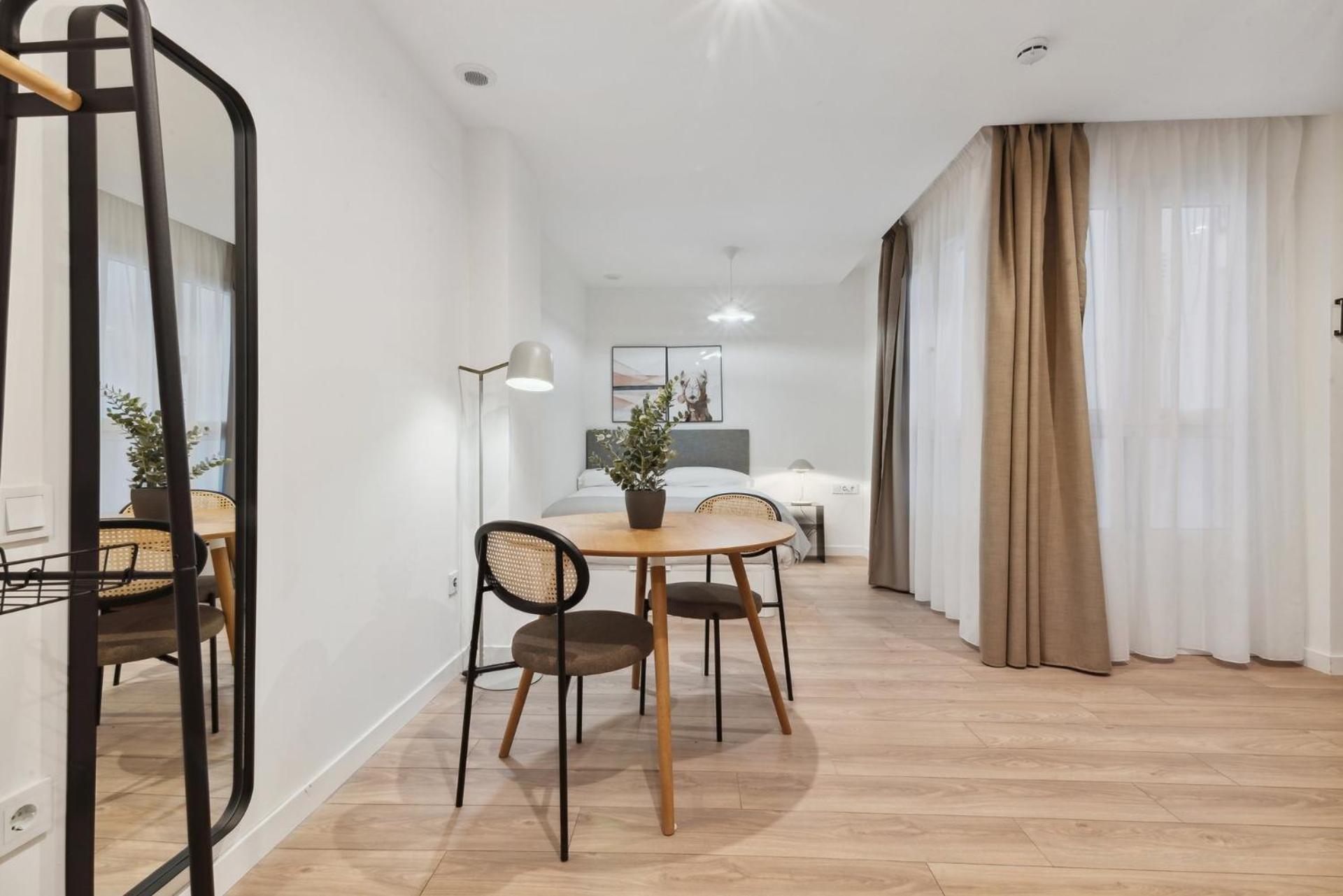 Limehome Valencia Carrer Del Pare Palau I Quer Exteriör bild