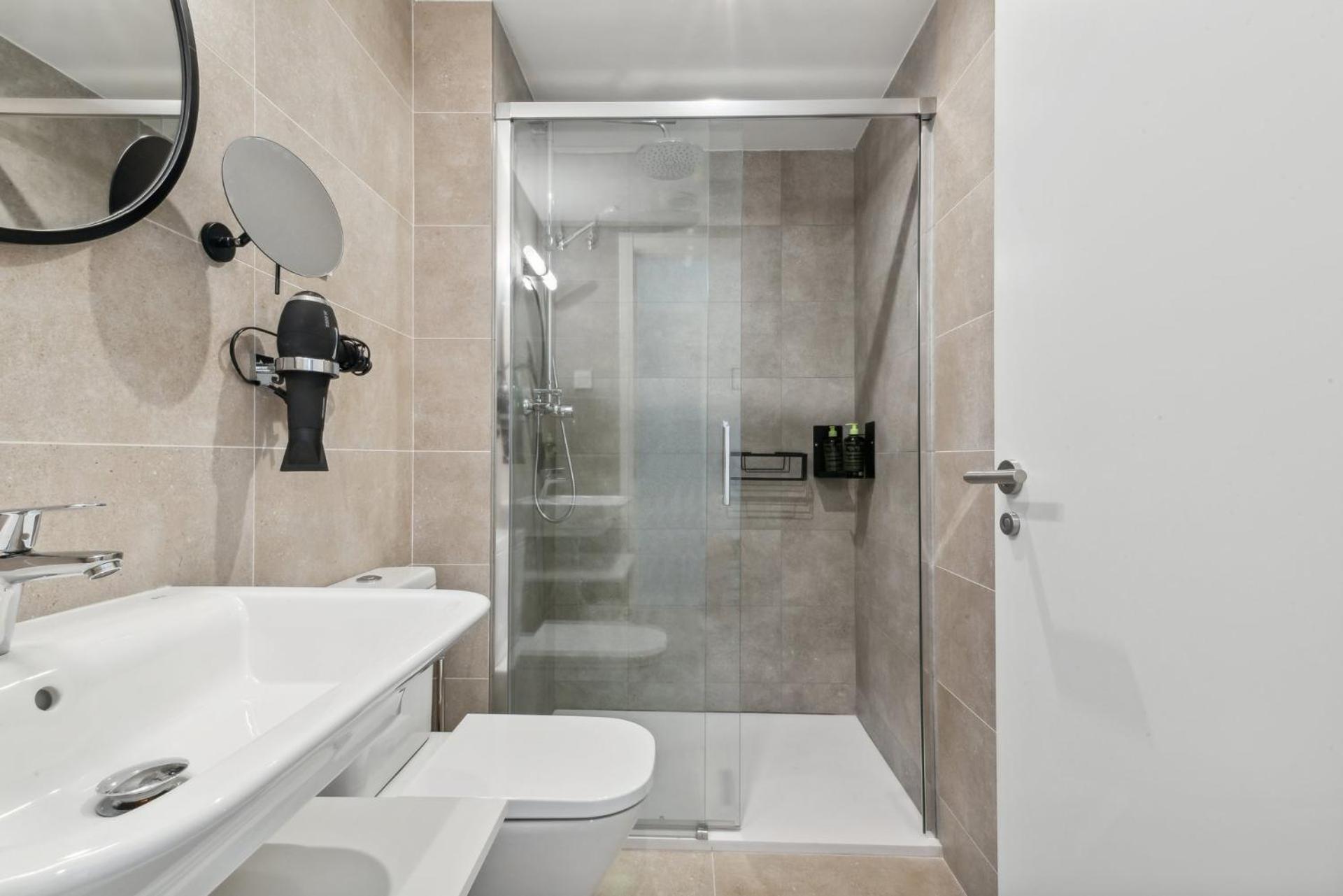Limehome Valencia Carrer Del Pare Palau I Quer Rum bild